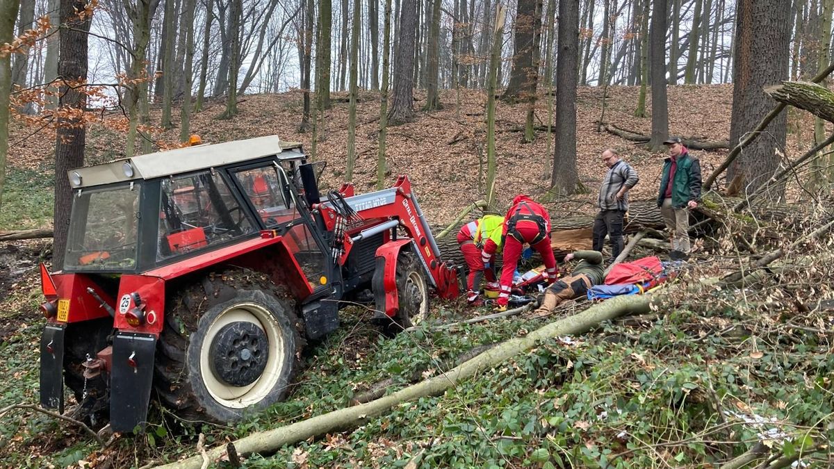 Mobilní lokalizace se spletla o více než tři kilometry. Zraněného muže našli záchranáři v lese na Ostravsku